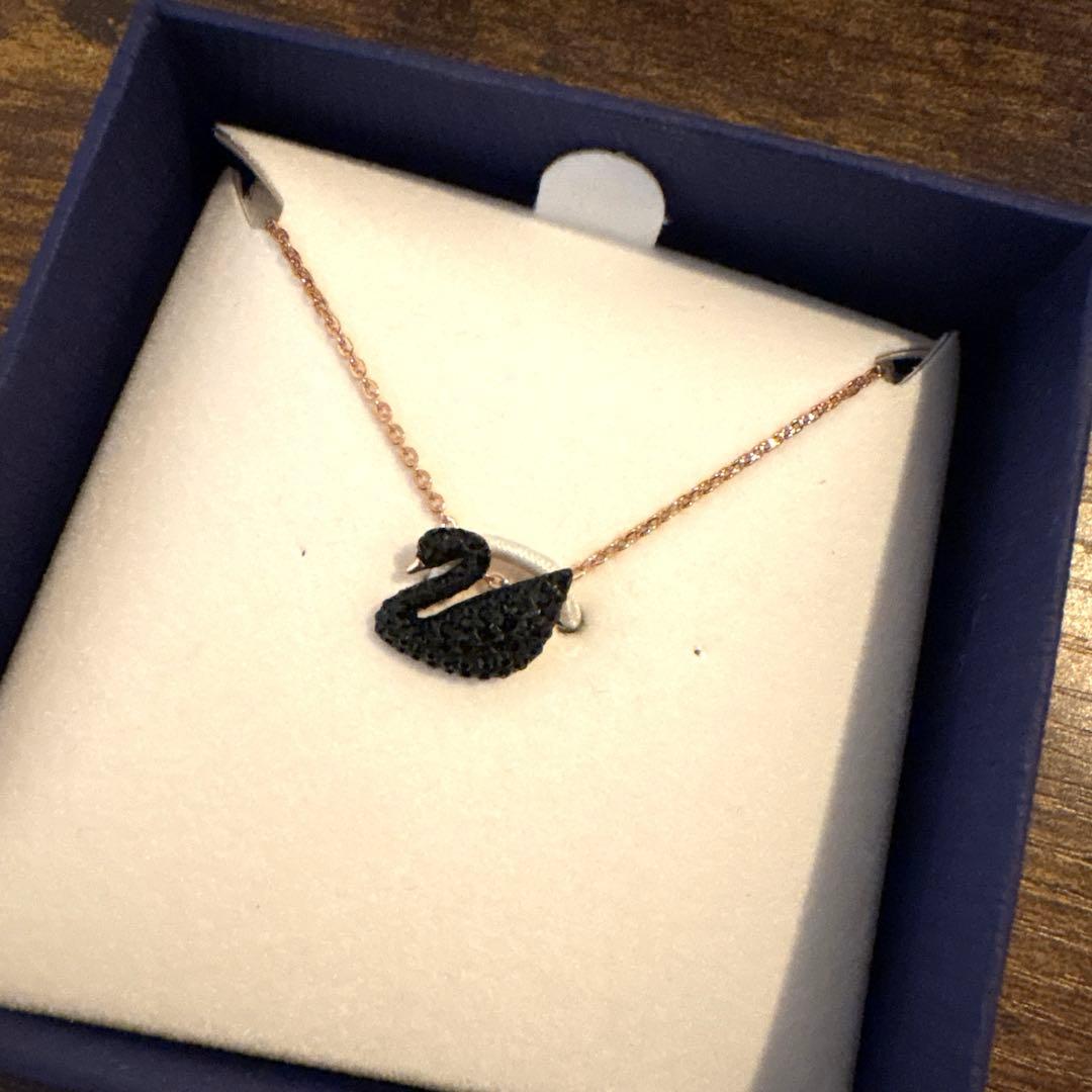 スワロフスキー　ブラックスワン　ペンダント