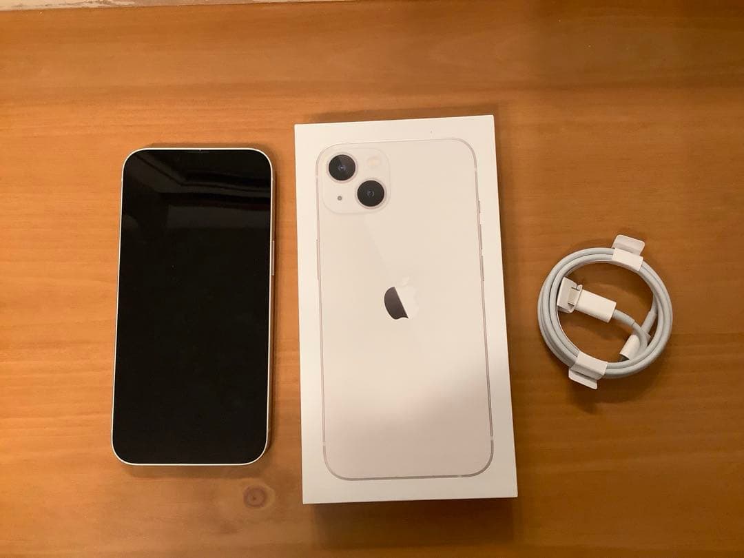 Apple iPhone 13 128GB ホワイト　箱あり　背面割れ