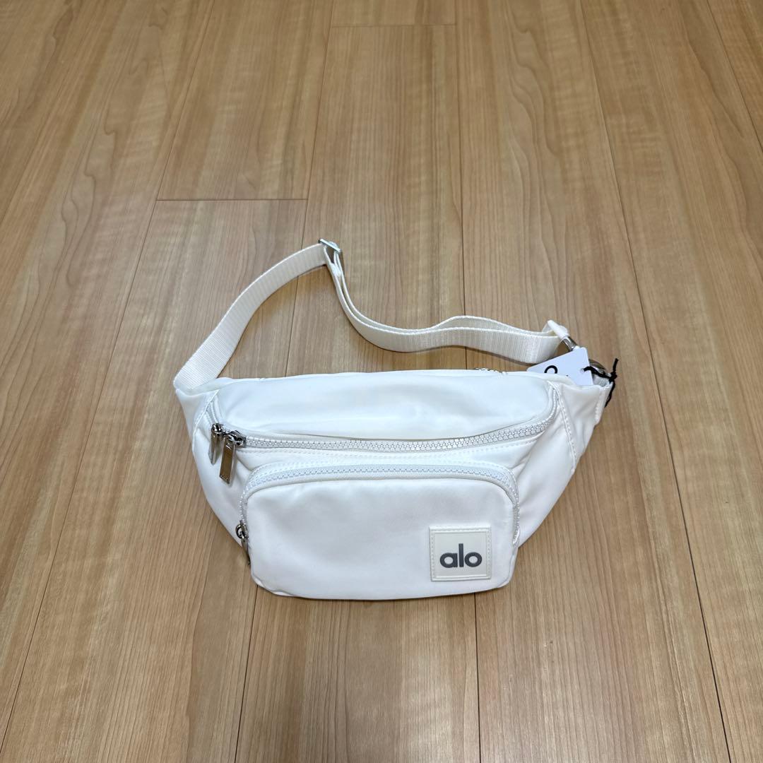 alo ホワイト ボディバッグ
