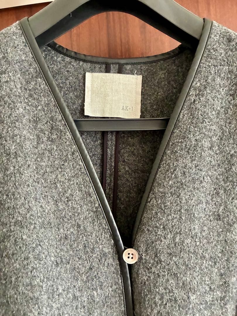 AK+1 デミルクスビームス　トリミングポンチョコート