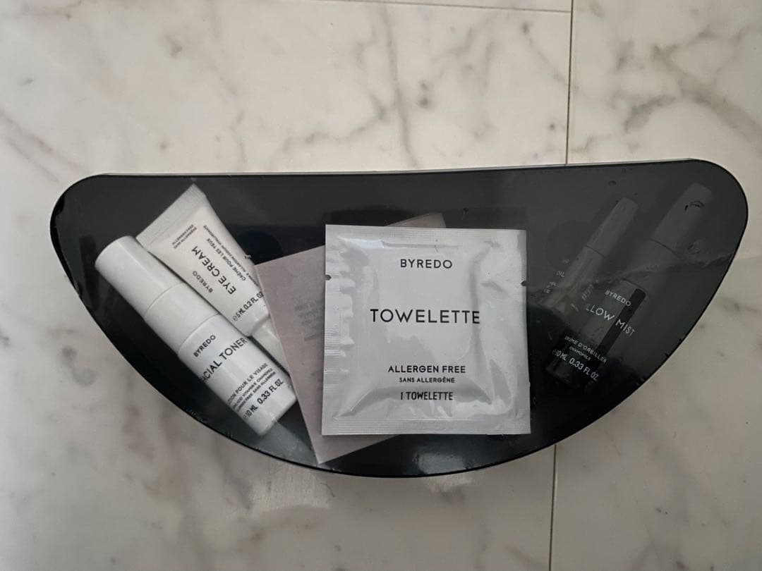 最新❗️未開封‼️ エミレーツ航空ファーストクラス ブルガリ ポーチとナイトコスメ