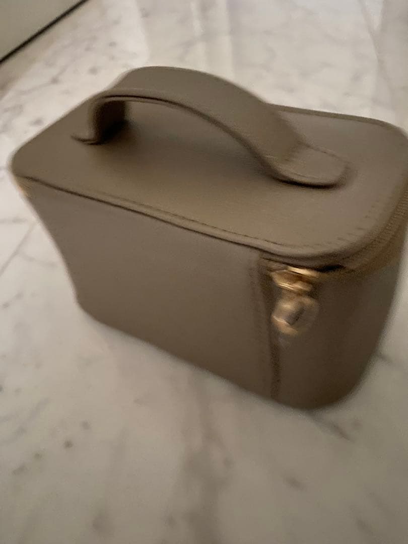 最新❗️未開封‼️ エミレーツ航空ファーストクラス ブルガリ ポーチとナイトコスメ