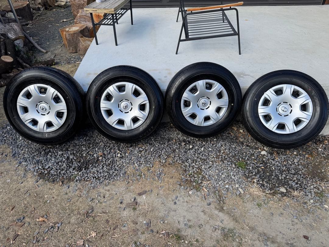 ハイエース純正　ブリヂストン 15インチ タイヤ・ホイール４本セット