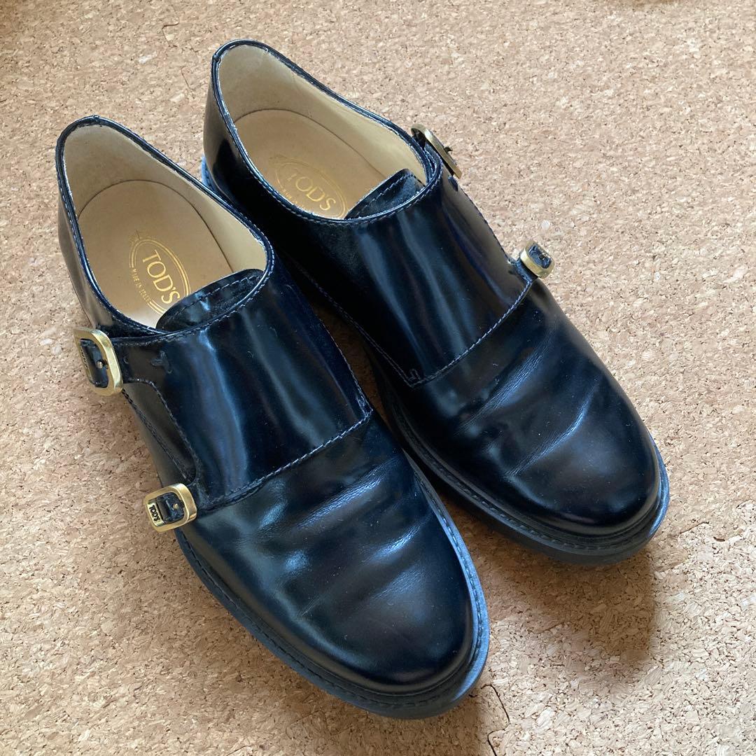 TOD'S 黒ローファー バックル付き