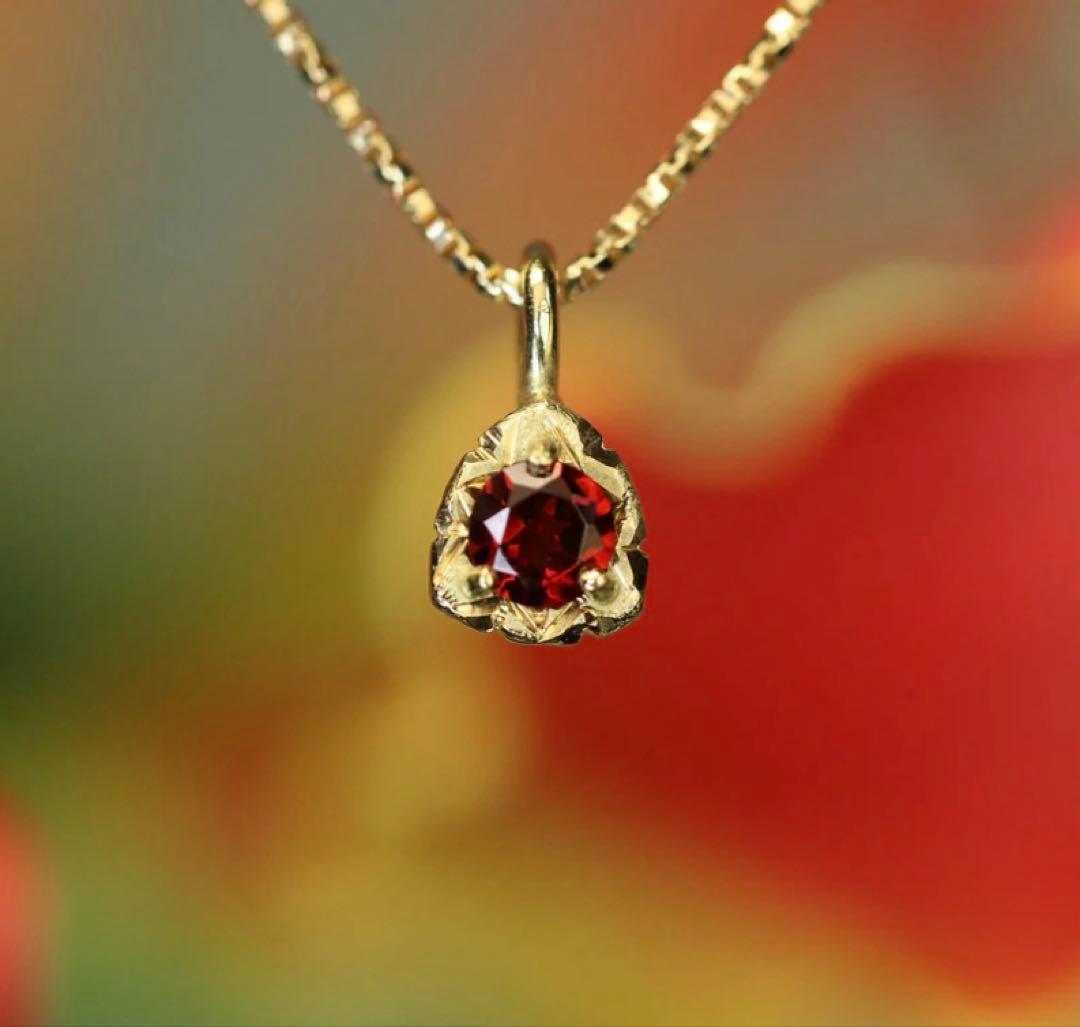 【定価の半額にしました】クアラントット18KYG ガーネット　ネックレスチャーム