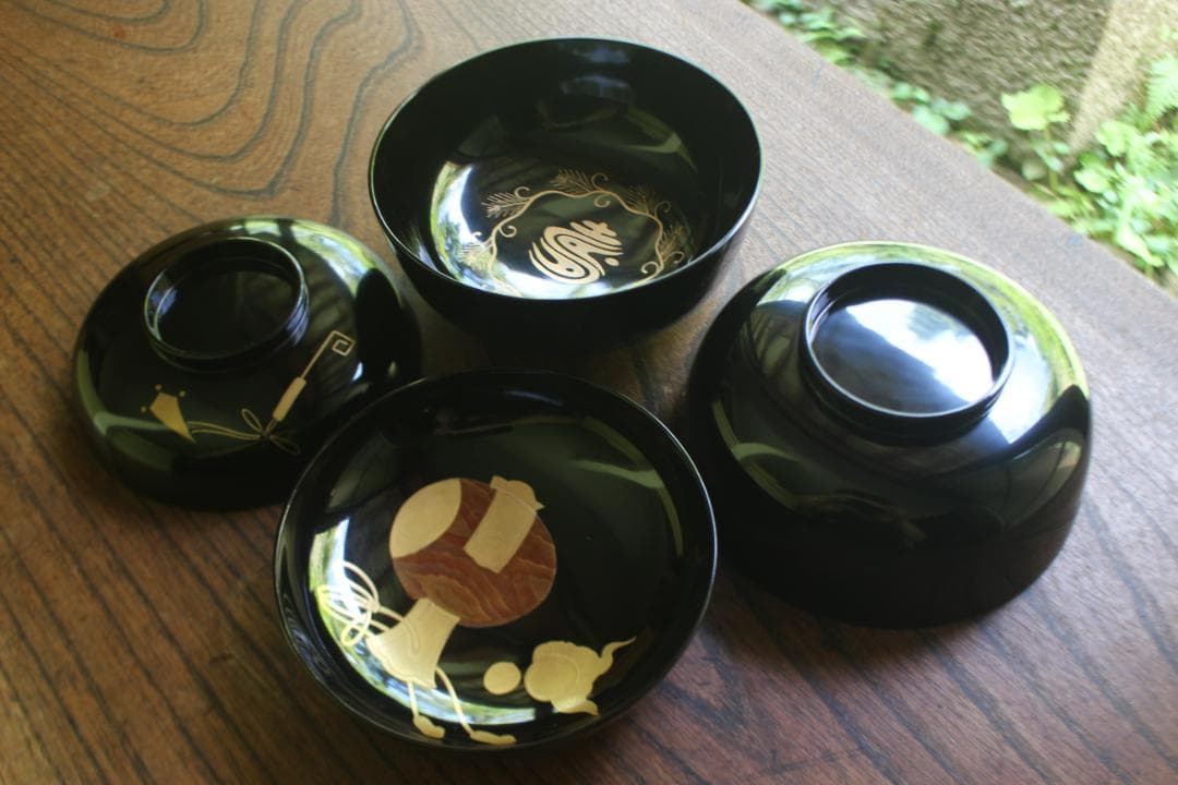 デッドストック！端正な黒漆に極上宝尽くし蒔絵のお椀2点（