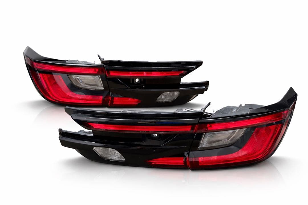 スバル　レヴォーグ VN5 純正テールライト