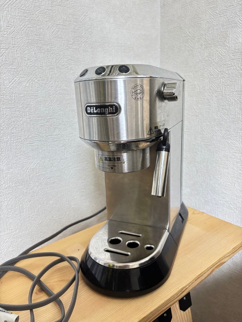 デロンギ デディカ エスプレッソ・カプチーノメーカー　EC680M