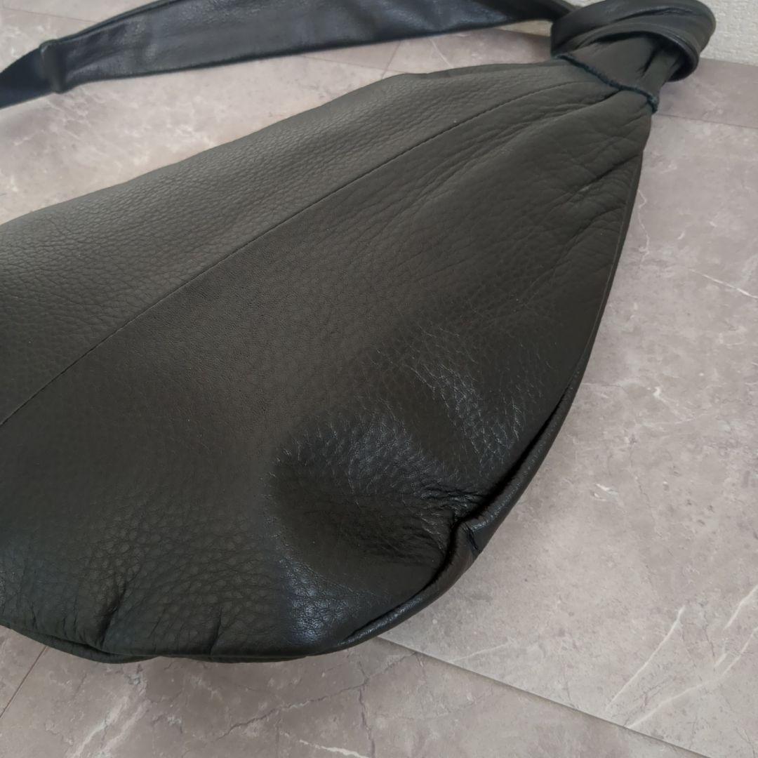 美品☆POMTATA ブラックレザー ショルダーバッグ ボディバッグ ポンタタ