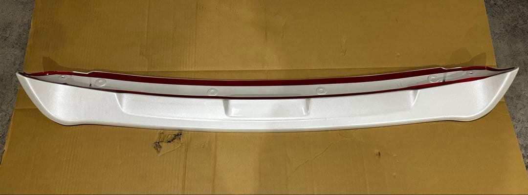 ハイエース200系　リアスポイラー　070パールホワイト