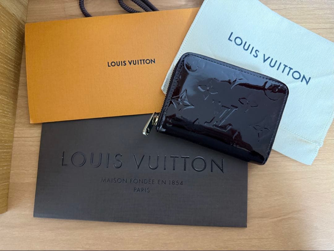 LOUIS VUITTON ヴェルニ ジッピーパース アマラント