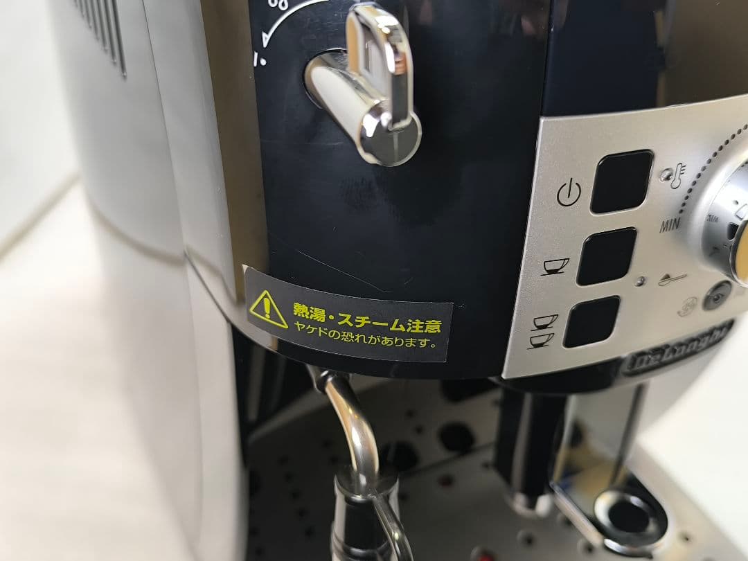 デロンギ　コンパクト全自動コーヒーマシンマグニフィカS ECAM22112B　3