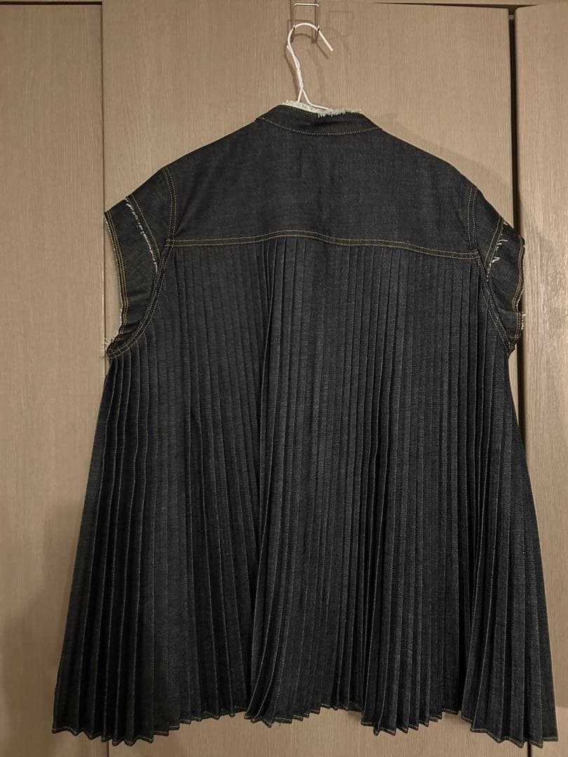 EZUMi エズミ　デニムジレ　バックプリーツ