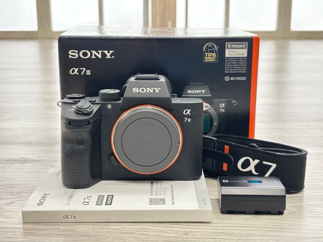 α7iii 箱付き　ボディ、バッテリー、ストラップ、取説