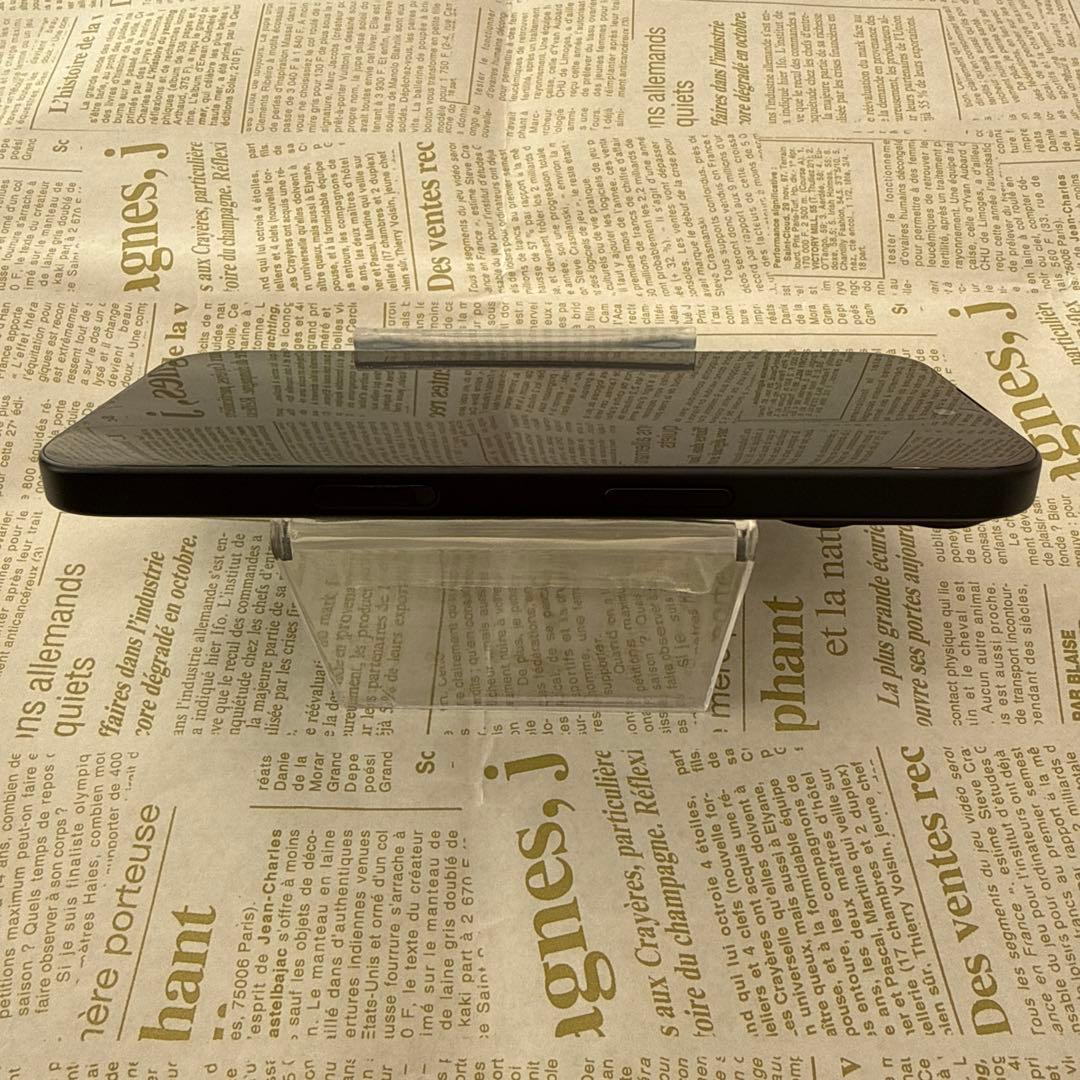 【極美品】iPhone 16 128GB ブラック SIMフリー 美品