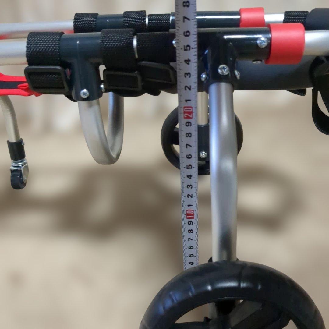 ワンちゃん4輪　リハビリ　食事補助　犬用車椅子　体制維持　犬の歩行器