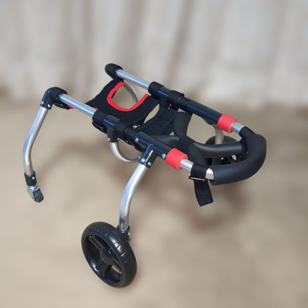 ワンちゃん4輪　リハビリ　食事補助　犬用車椅子　体制維持　犬の歩行器