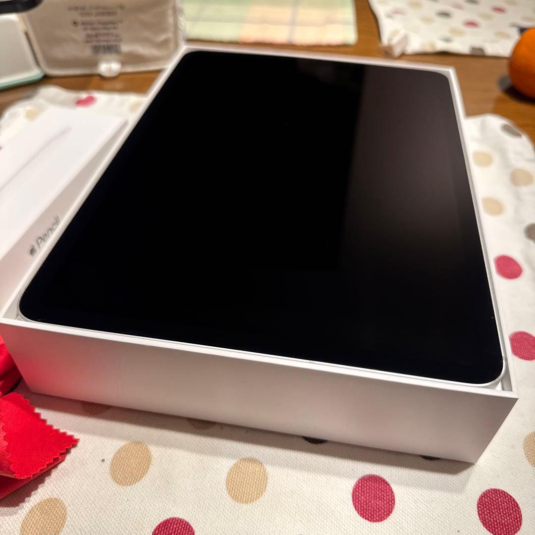 ち*わ様 iPadPro第二世代256GB MXE52J/A とApple Pe