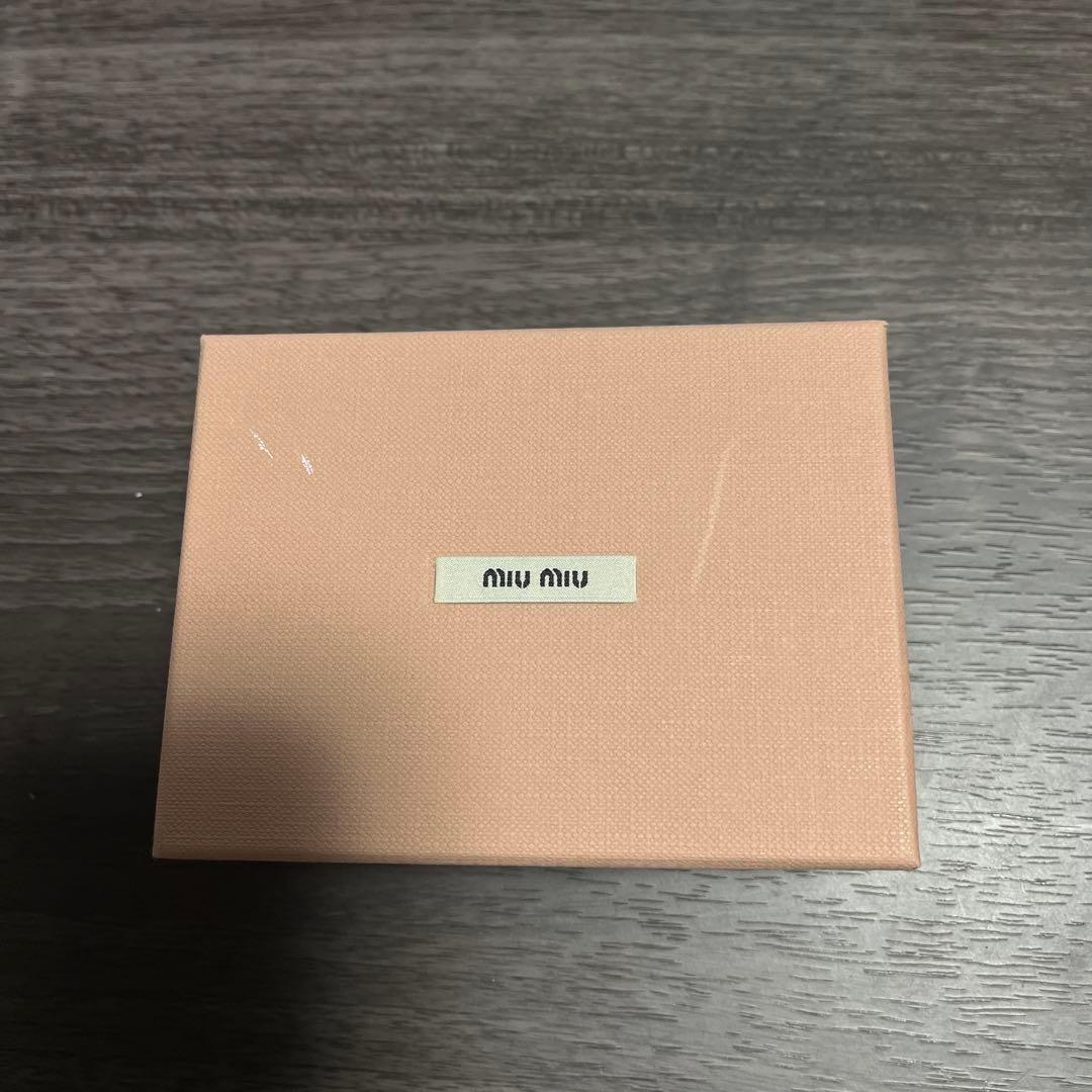 miu miu ピンクレザーケース ストラップ付き