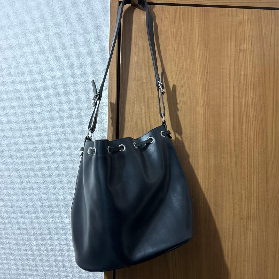 コムデギャルソンブラックレザーバケットバッグ