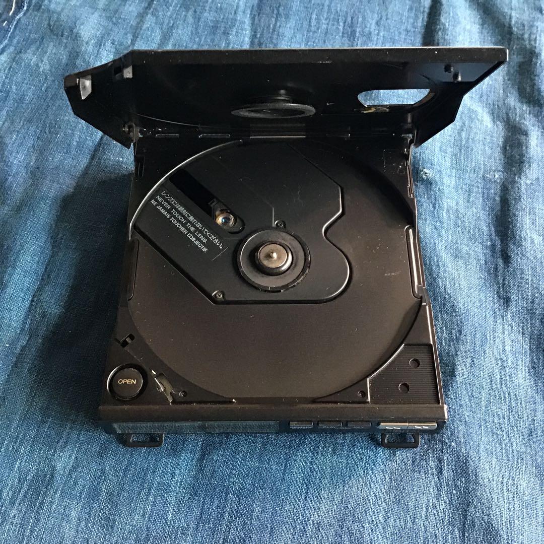 SONY Discman ポータブルCDプレーヤー　D₋100