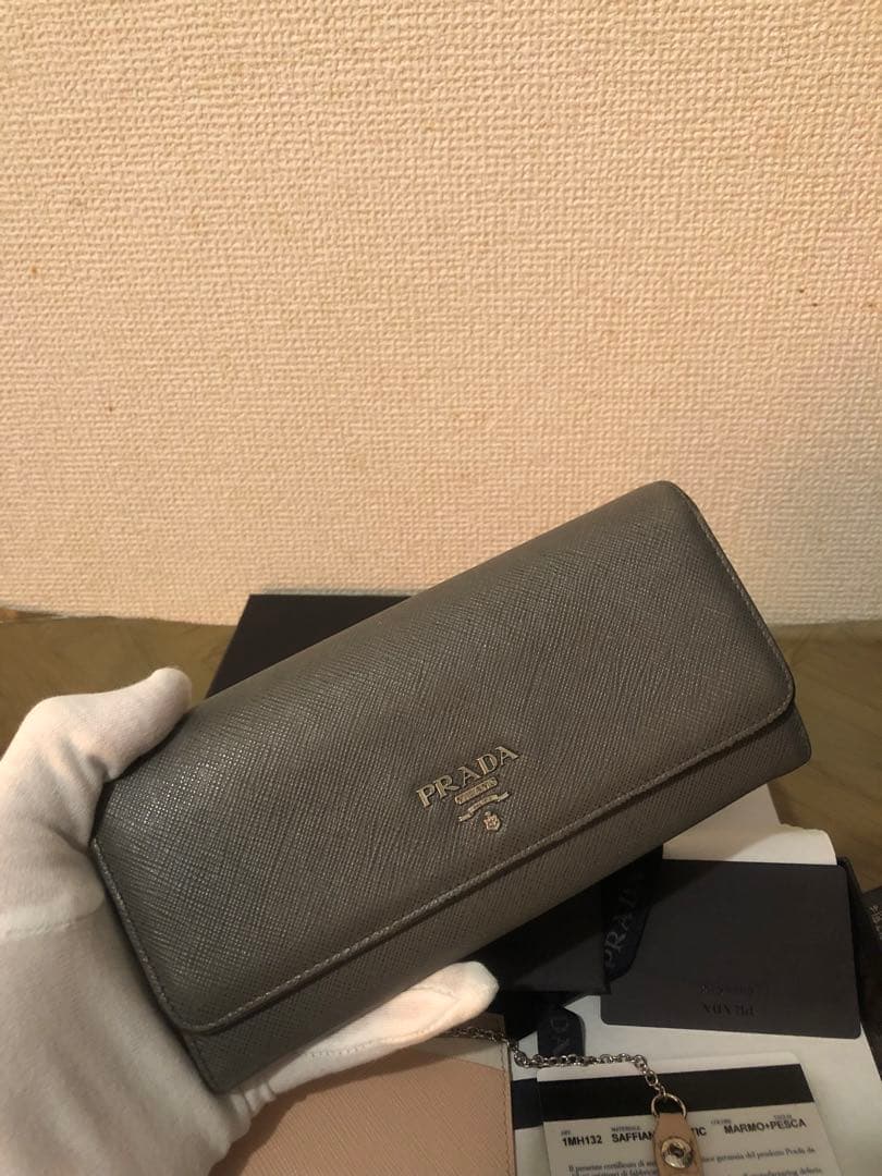 PRADA グレー 長財布