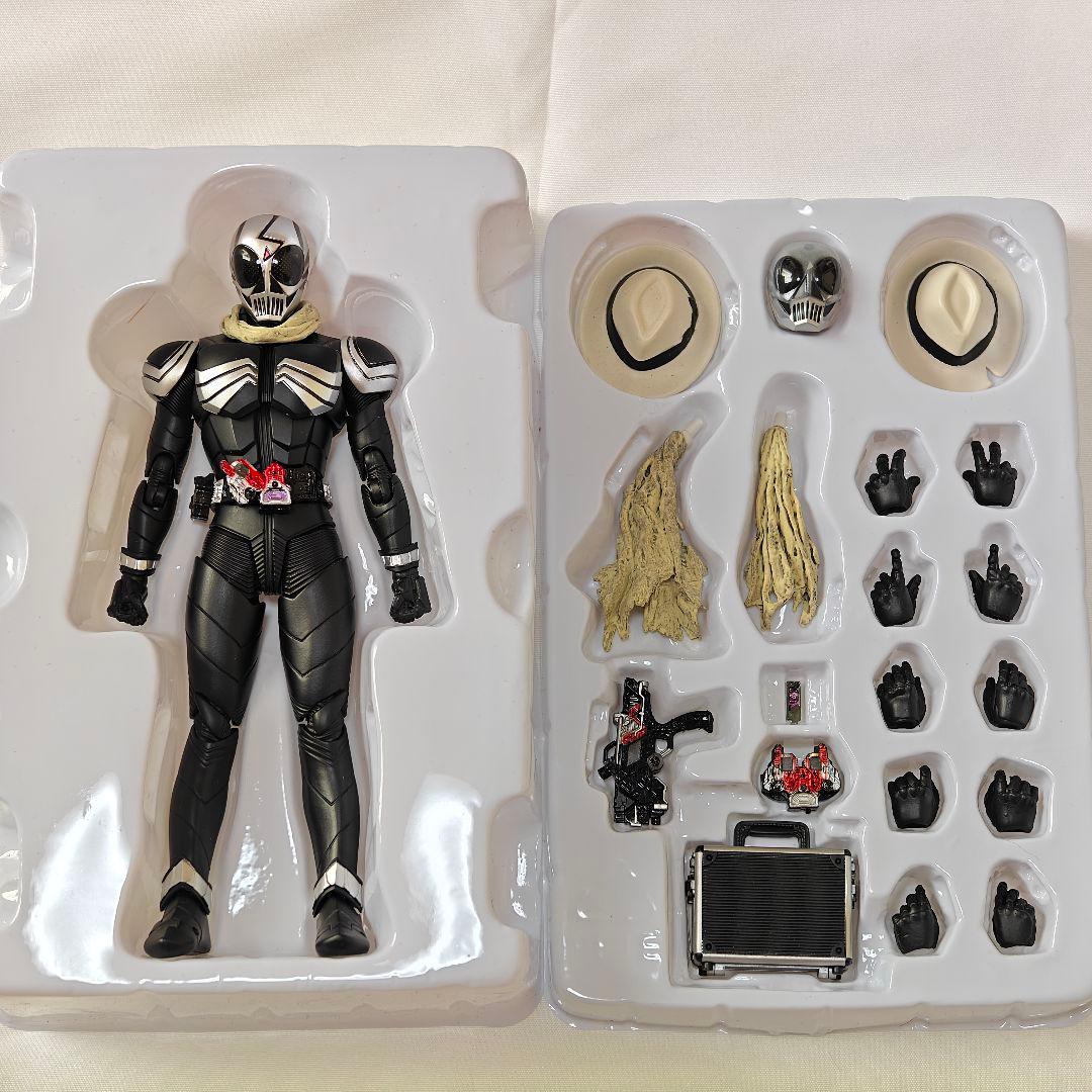 S.H.Figuarts真骨彫製法 仮面ライダースカル 箱なし現状品