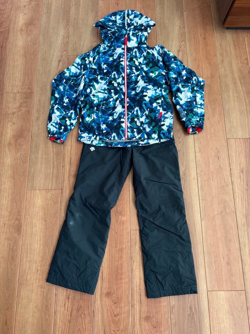 160センチスキーウェア上下　DESCENTE