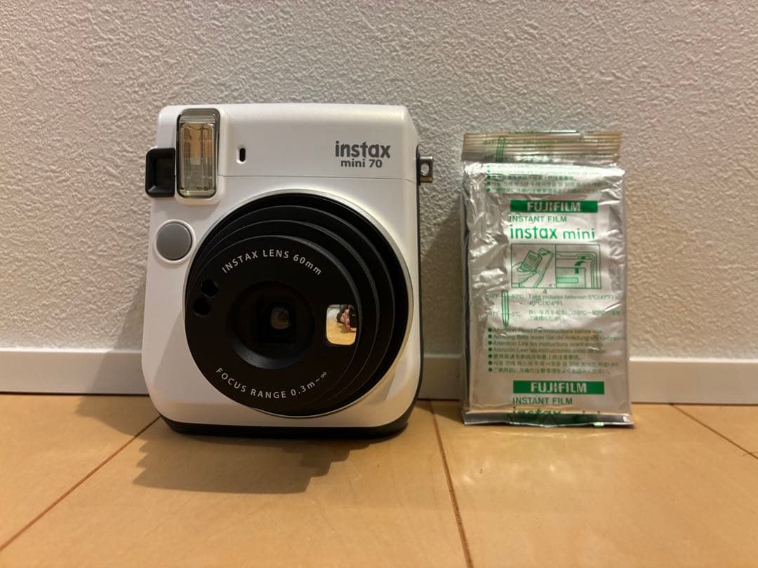チェキ　instax mini 70 動作確認済　電池新品フィルム付　すぐ使える