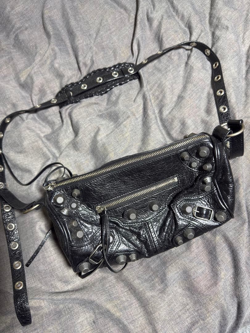 最終値下げBALENCIAGA le cagole シリンダーバック