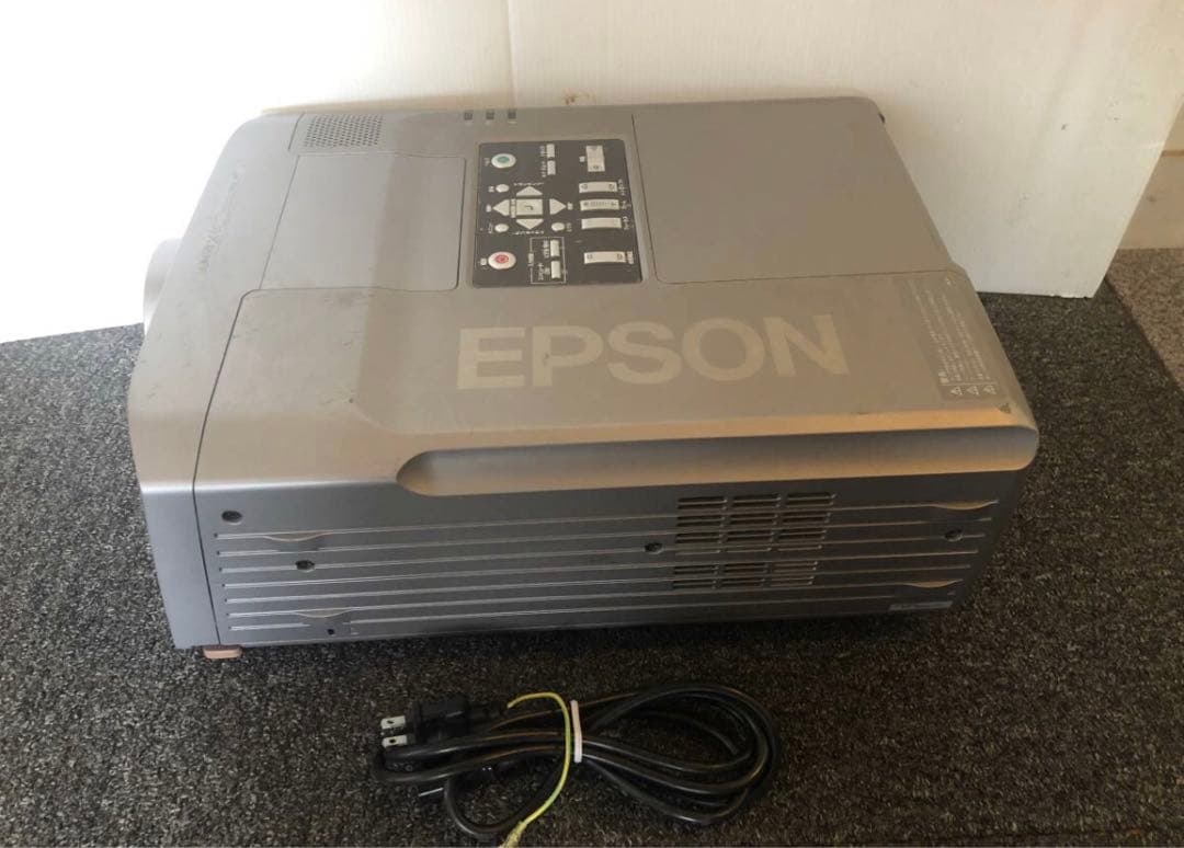 Epson プロジェクター　emp-8300 高輝度5200ルーメン