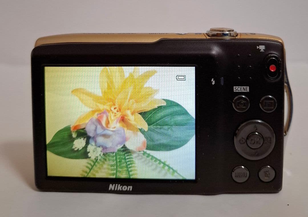 [美品] ニコン NIKON COOLPIX S3300デジタルカメラ