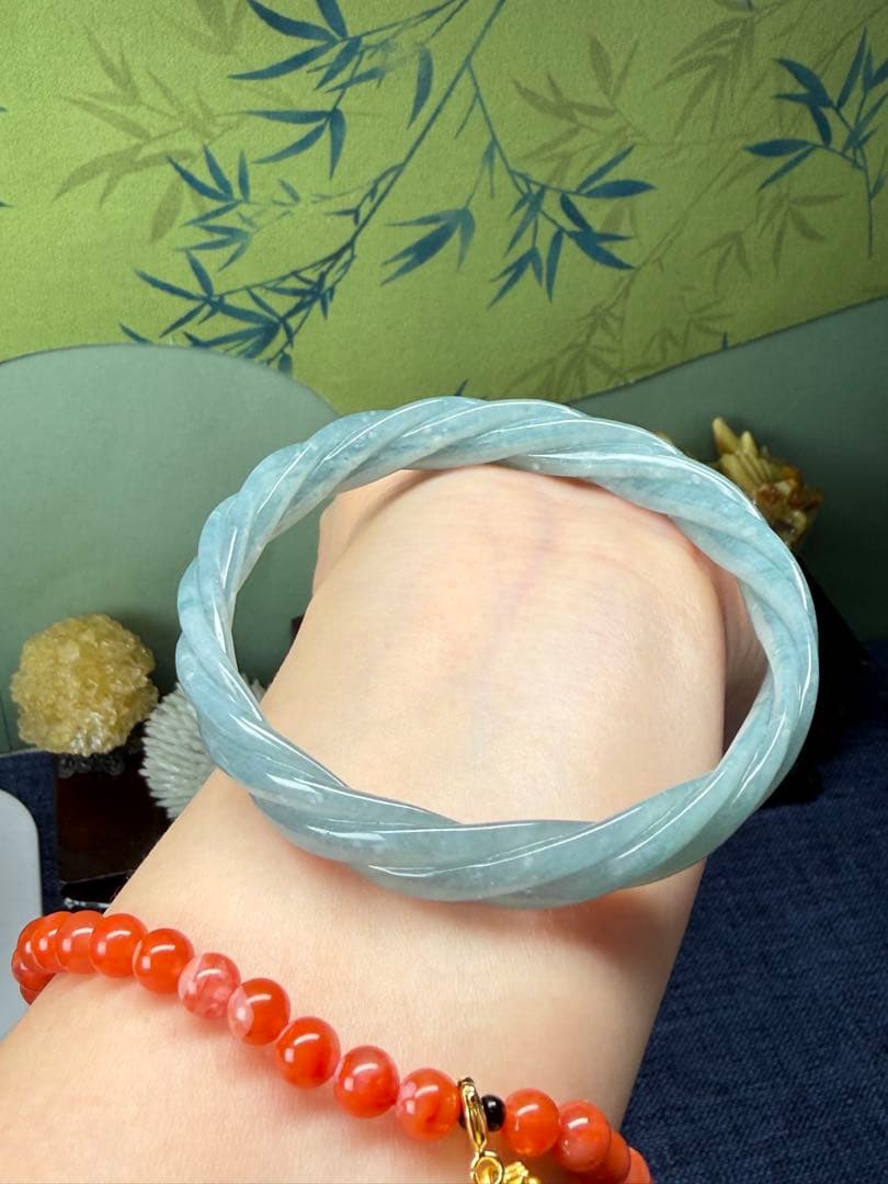 新入荷⭐️天然本翡翠　個性的、氷藍水原色ブルーネジ式バングル　鑑定書付き
