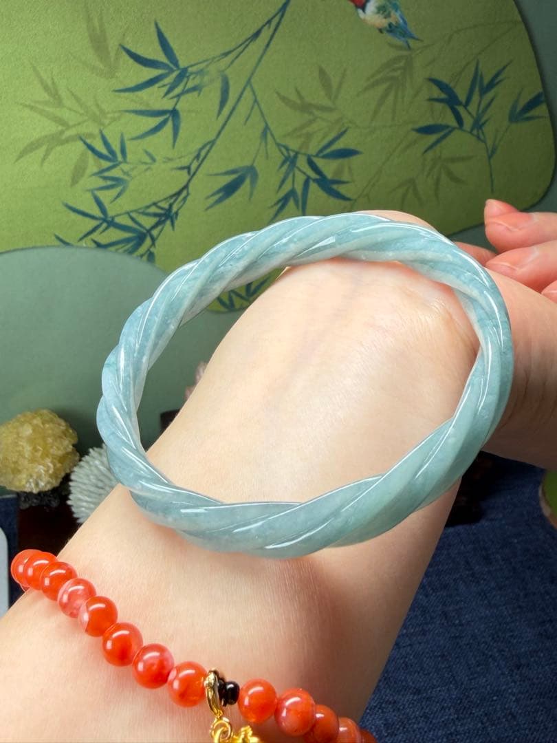 新入荷⭐️天然本翡翠　個性的、氷藍水原色ブルーネジ式バングル　鑑定書付き