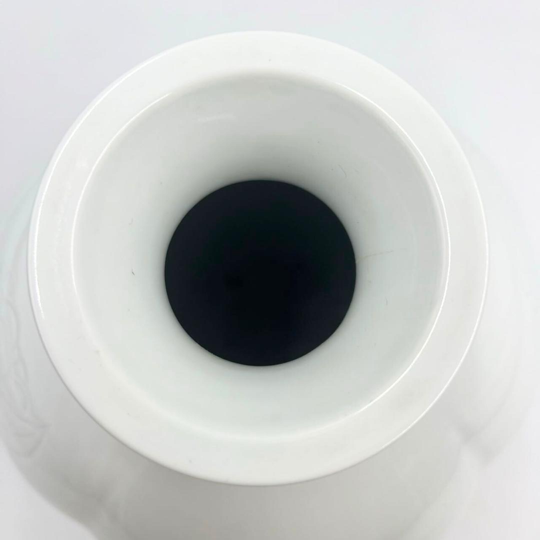 井上萬二　白磁彫文壷　白磁　椿　花　壺　陶芸　花瓶