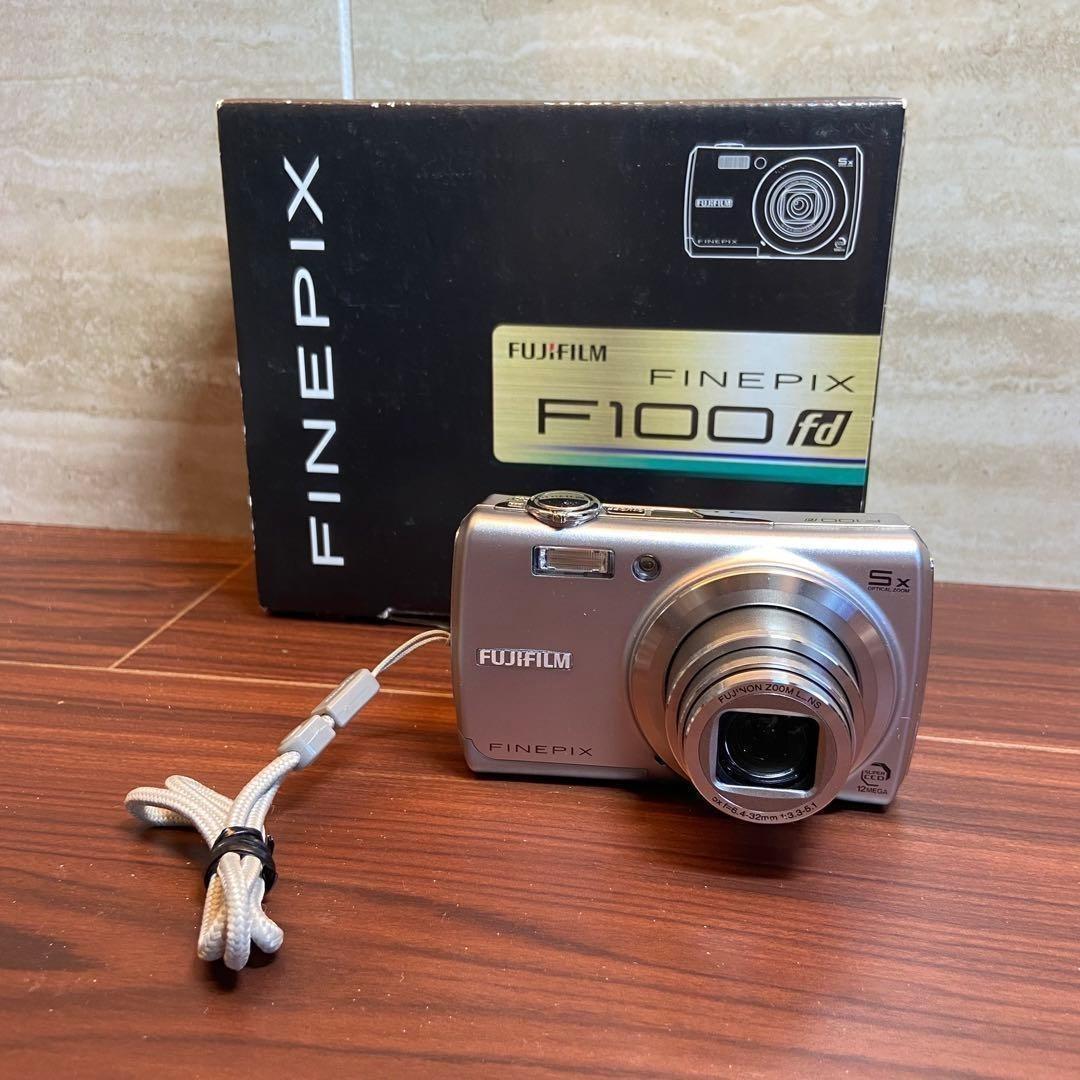 FUJIFILM FinePix F100fd デジカメ ほぼ新品 4073