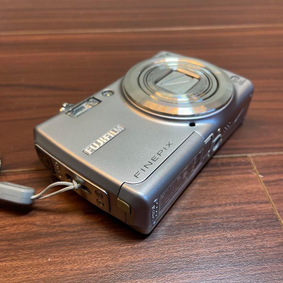 FUJIFILM FinePix F100fd デジカメ ほぼ新品 4073
