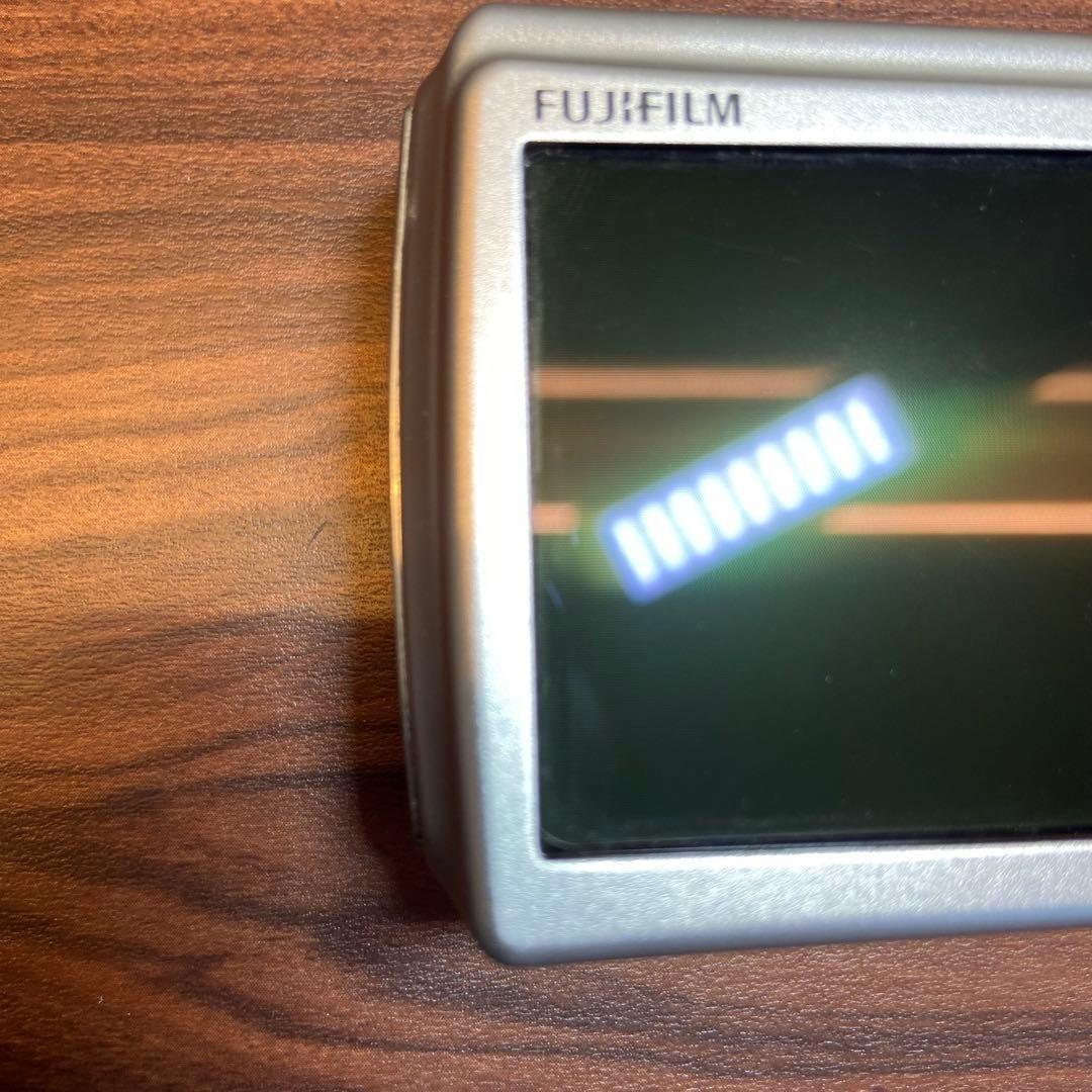 FUJIFILM FinePix F100fd デジカメ ほぼ新品 4073