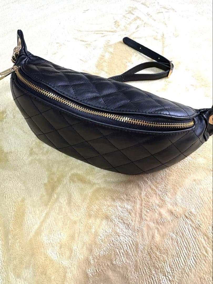 【美品】AULENTTI/オーレンティ　レザーキルトボディバッグ