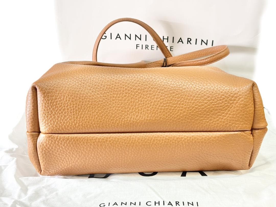 新品未使用 ジャンニキアリーニ DUA Mサイズ キャメル BS9720