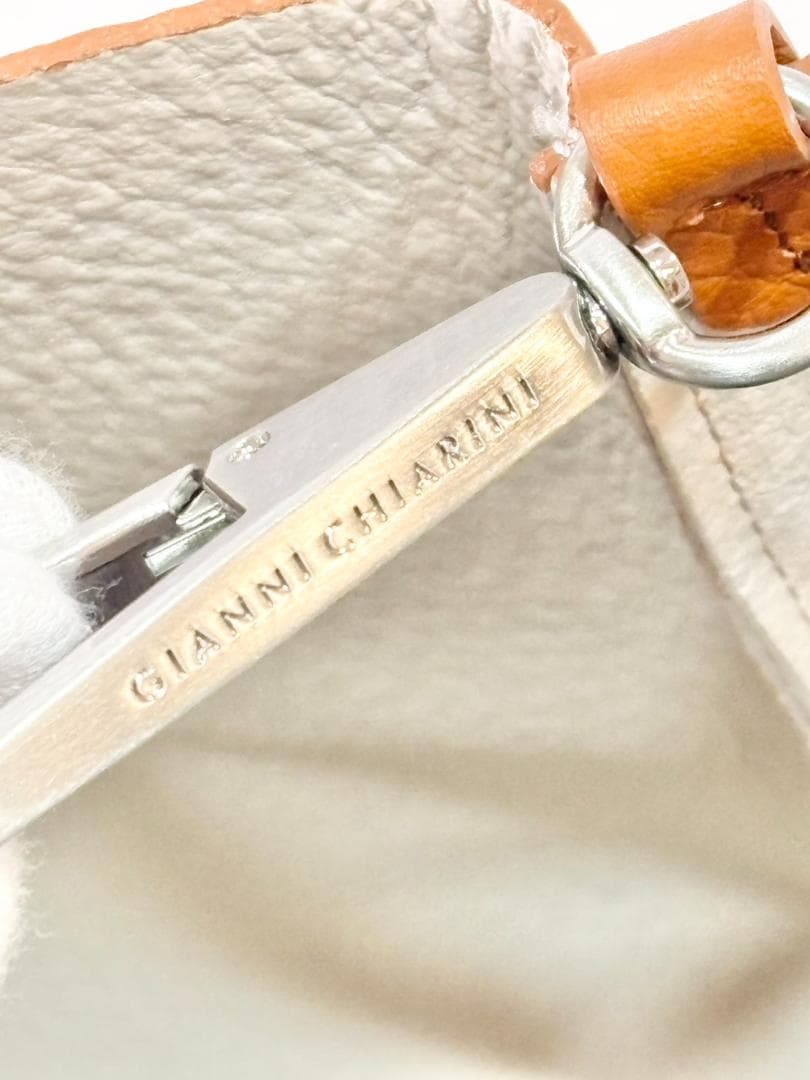 新品未使用 ジャンニキアリーニ DUA Mサイズ キャメル BS9720