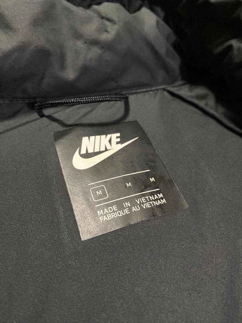 NIKE ダウンジャケット　総柄　ブラック・レッド　Mサイズ　日本XL相当