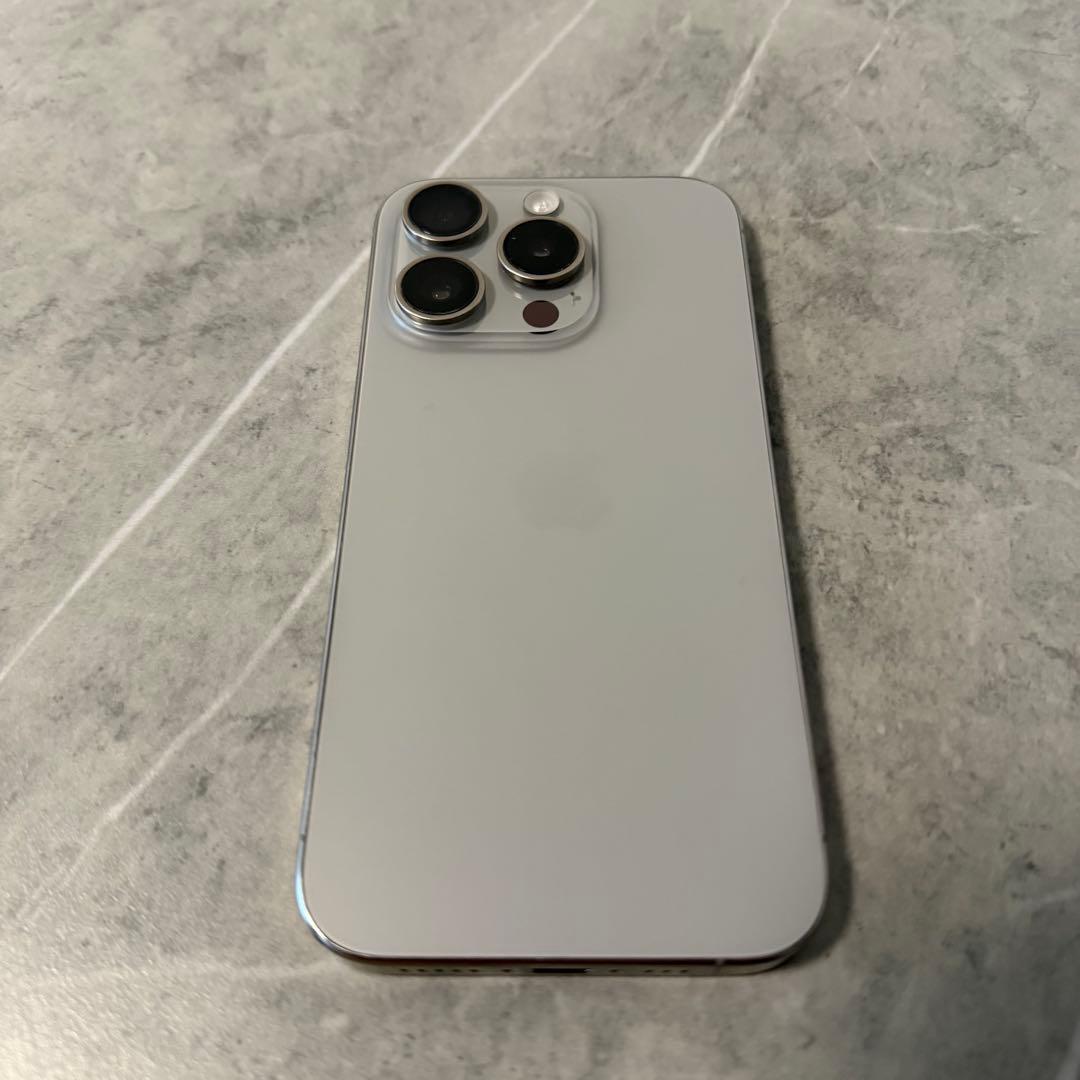 アメリカ版　Apple iPhone 15 Pro 本体　ナチュラルチタニウム