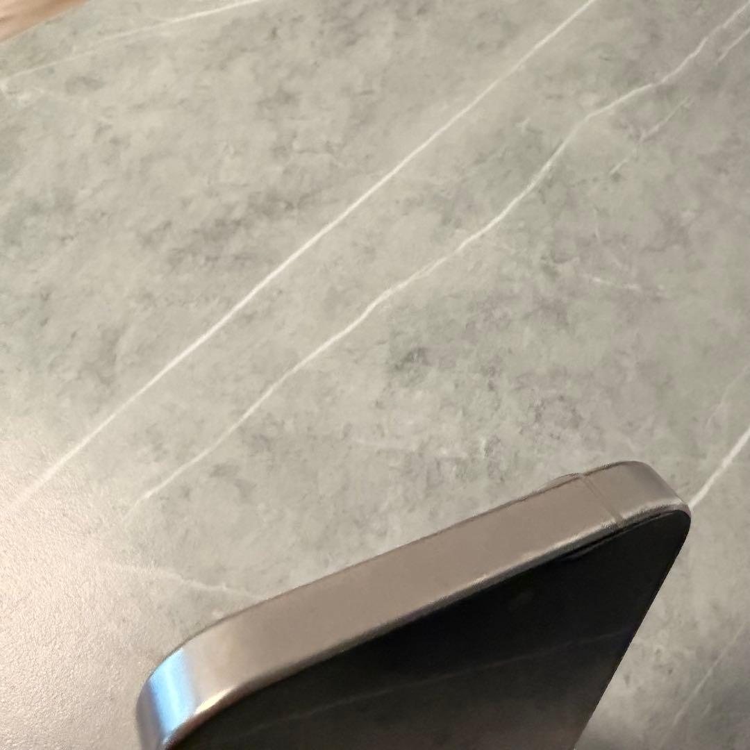 アメリカ版　Apple iPhone 15 Pro 本体　ナチュラルチタニウム