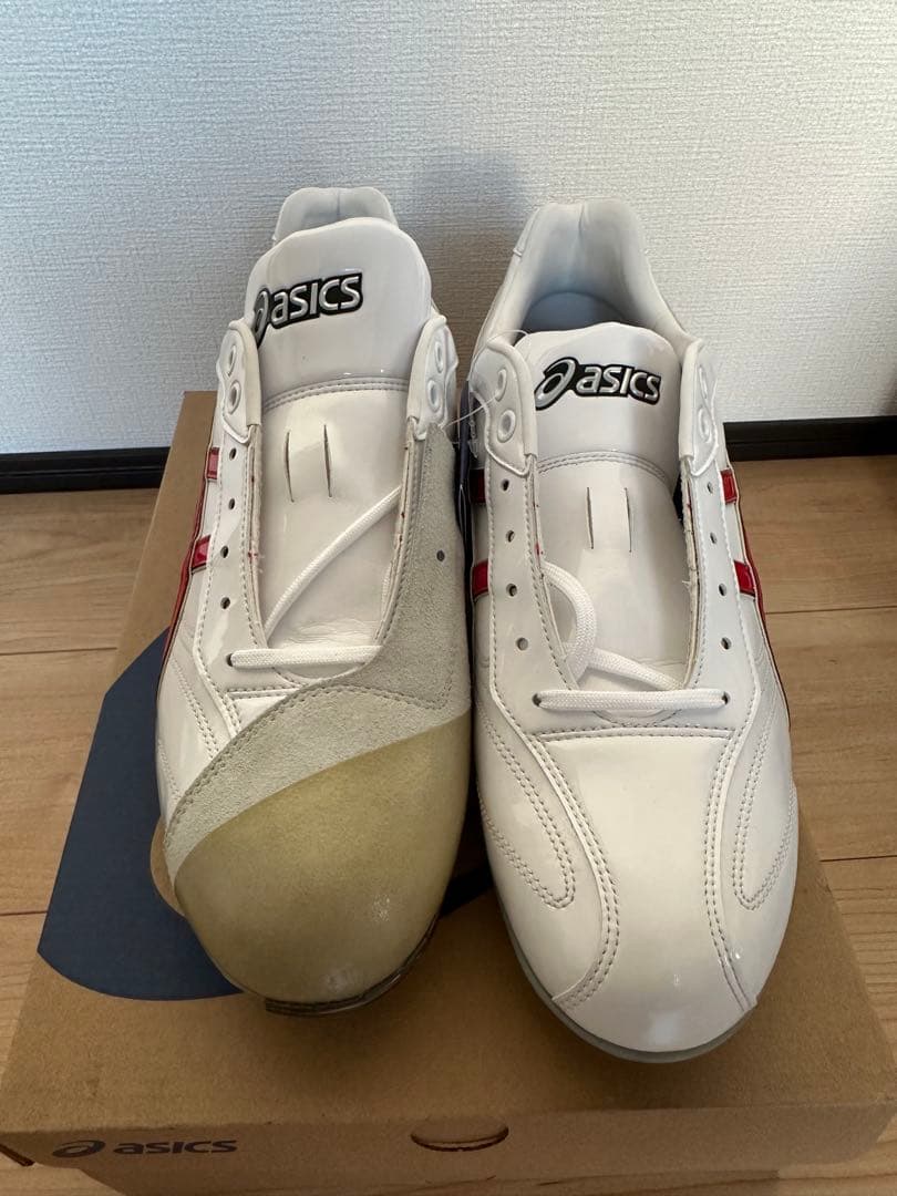 【新品未使用】asics スパイクシューズ ホワイト/レッド（28.0㌢）