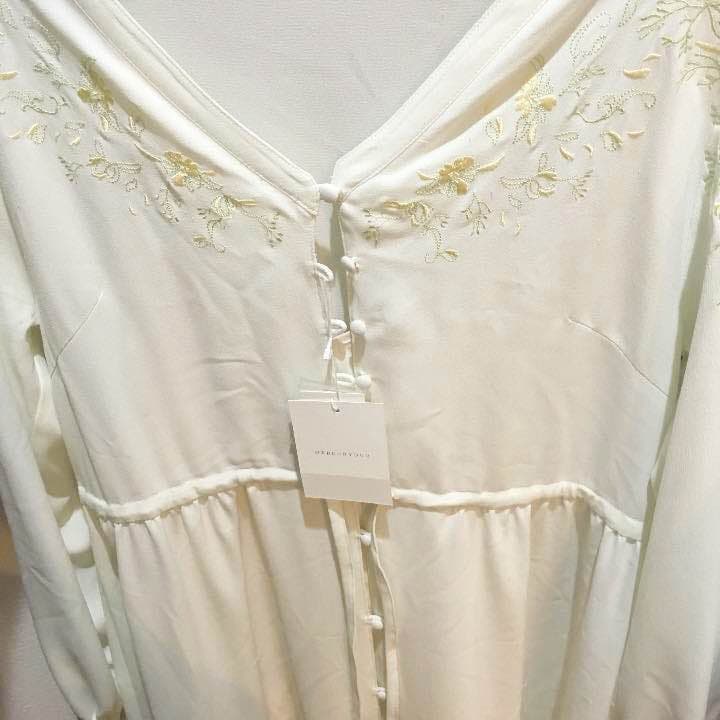 マーキュリーデュオ ネット限定 梨地刺繍ガウンワンピース