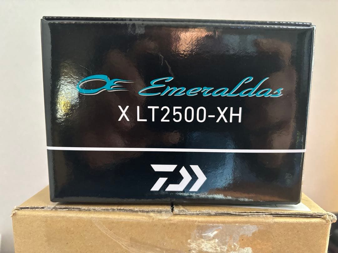 新品、未使用　ダイワ 24エメラルダス X LT2500-XH オマケ付き