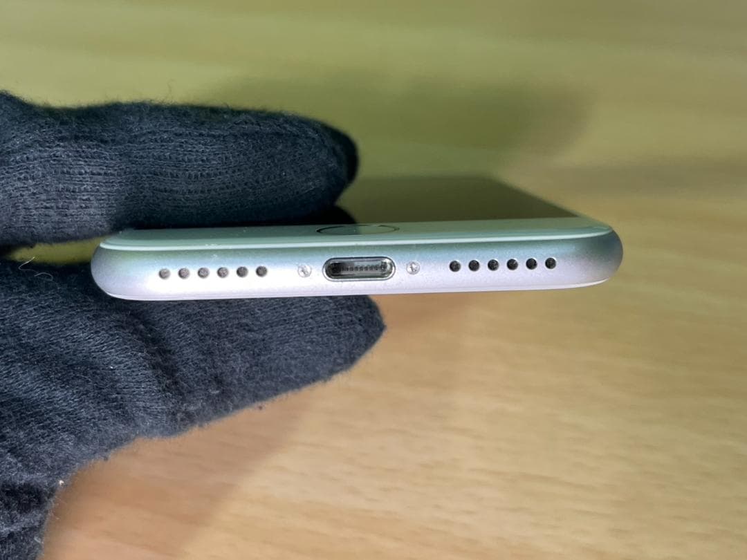 iPhone8 シルバー 64GB Simロック解除済み 動確済　美品