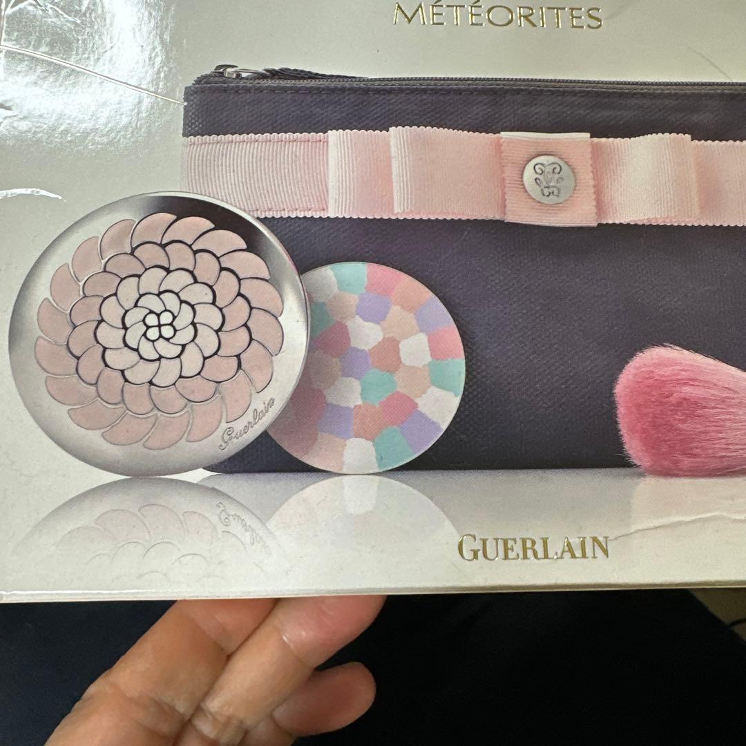 値下げ！新品未使用！メテオリットパウダー & ブラシセット。（四点あります）