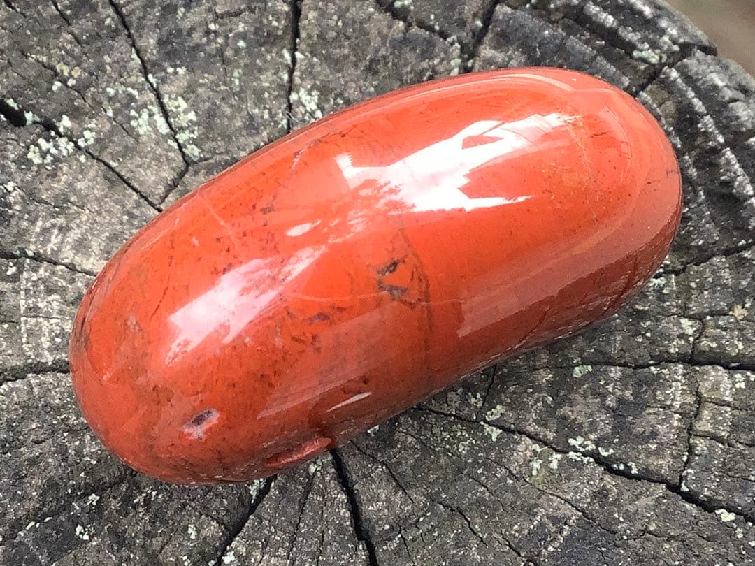 ✳売り尽くし希少玉　佐渡の赤玉石勾玉特大1点　幸運の赤‼️ 鑑別書付本物を‼️